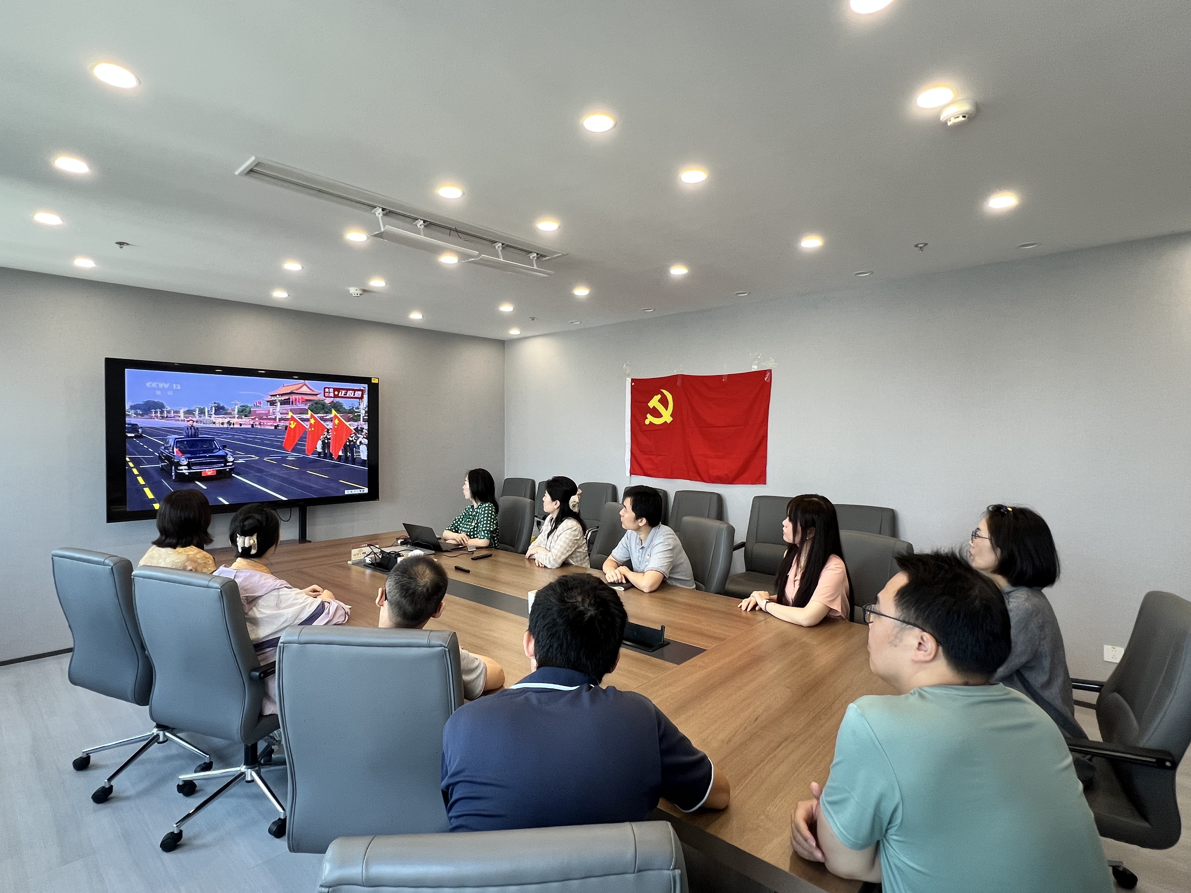 礼赞胜利 吾辈自强 | 敏捷党支部组织观看抗战胜利80周年纪念活动